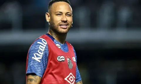 Neymar bị tố "phản bội" bạn gái đang mang thai