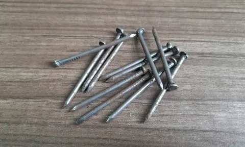 Trung Quốc: Anh trai 14 tuổi vô tình bắn chết em gái 6 tuổi bằng súng đinh, cha lĩnh án tù