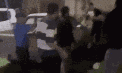 Clip: Thót tim xem cảnh cựu võ sĩ MMA "1 cân 4" chỉ vì mâu thuẫn về chỗ đỗ xe