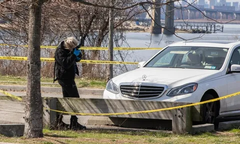 Mỹ: Phát hiện thi thể phụ nữ trôi sông và chiếc Mercedes nhuốm máu bị bỏ lại, thứ gây ám ảnh ngay sau ghế lái