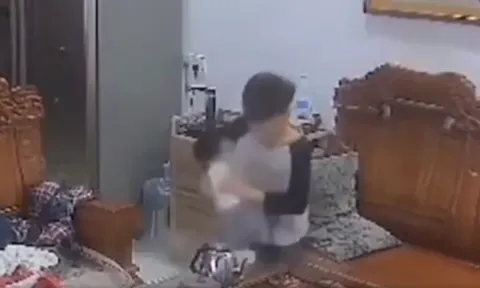 Clip: Thót tim cảnh bình giữ nhiệt phát nổ trên tay bé trai