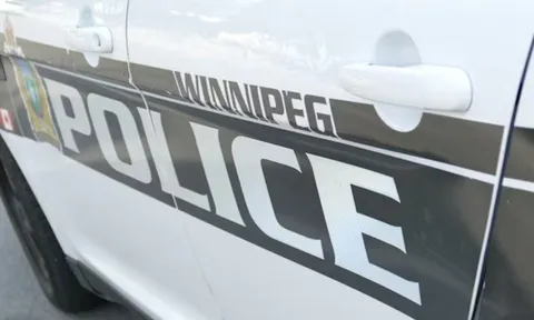 Canada: Dùng thân mình để giữ chỗ đậu xe cho gia đình, người phụ nữ bị ô tô tông, phải nhập viện khẩn cấp