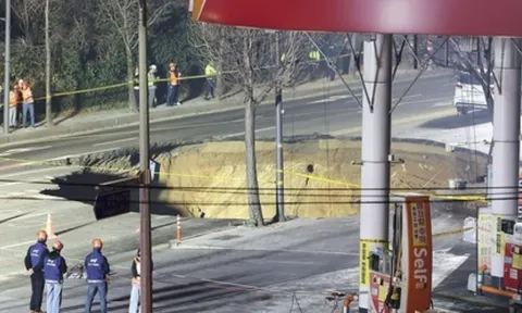 "Hố tử thần" bất ngờ xuất hiện ở Hàn Quốc, "nuốt chửng" 1 người lái xe máy