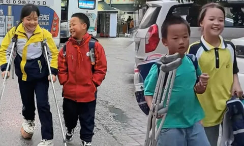 Cảm động trước sự chăm sóc ân cần, chu đáo của cậu bé 9 tuổi dành cho chị gái tàn tật