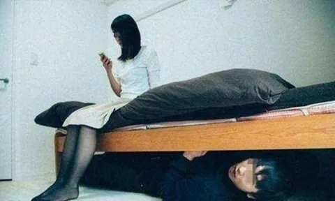 Bé gái nói có quái vật dưới gầm giường, người trông trẻ ngó xuống thì phát hiện sự thật kinh hoàng