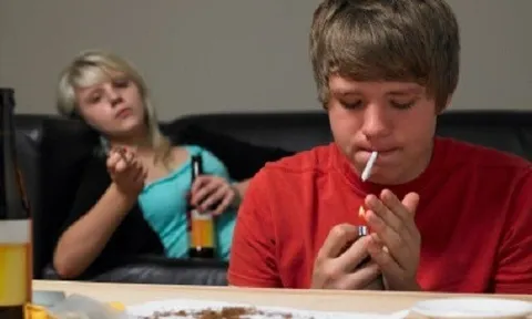 Để con gái 2 tuổi "phê" ma túy đá, người mẹ đối mặt với các cáo buộc nghiêm trọng