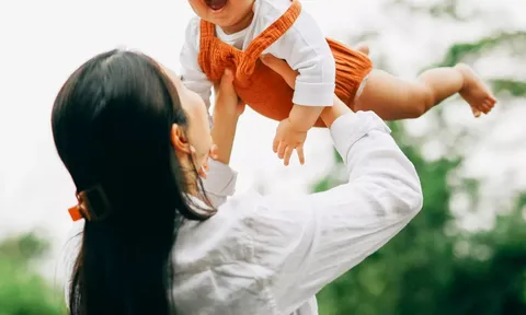 Bạn tôi muốn sinh con thứ 3 ở tuổi 42, tôi thấy cô ấy thật ích kỷ