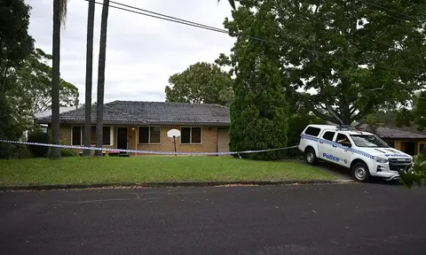 Giật mình tỉnh giấc giữa đêm, người đàn ông bàng hoàng chứng kiến hành động đáng sợ của vợ mình