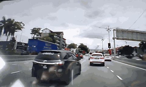 Clip: Tài xế phanh không kịp, xe lao như tên bắn gây tai nạn liên hoàn