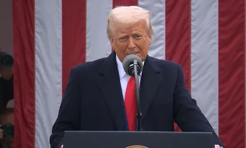 Ông Trump áp thuế lên cả thế giới, các quốc gia phản ứng dữ dội