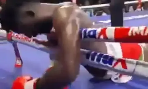 Võ sĩ Nigeria đột tử trên sàn đấu quyền Anh: Bi kịch không thể đoán trước