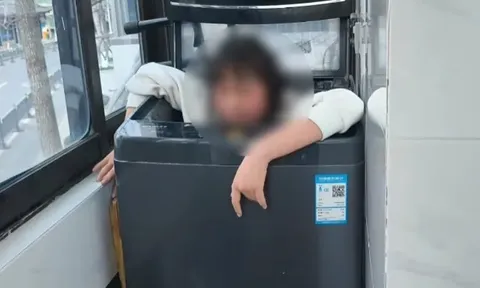 Bị mẹ mắng, bé gái chui vào máy giặt để “hạ hỏa” thì... mắc kẹt