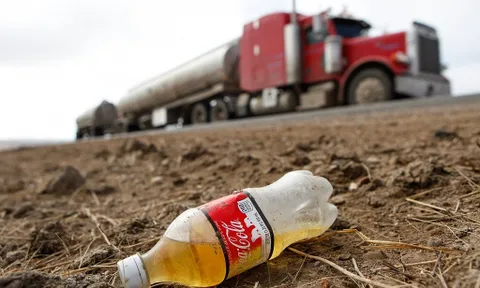 Xin việc thất bại, gã đàn ông cay cú ném "vũ khí sinh học" vào cửa hàng khiến nhân viên khiếp vía