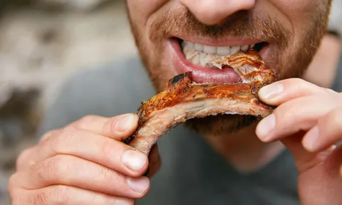 Cơ thể bệnh nhân “phủ trắng” bởi sán dây trên phim chụp X-quang: Bác sĩ cảnh báo về loại thức ăn quen thuộc này