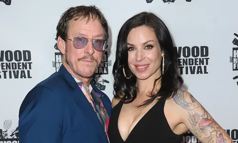 Chĩa súng vào cảnh sát, vợ của 1 rocker nổi tiếng bị bắt giữ với cáo buộc nghiêm trọng