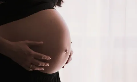 Bé gái 15 tuổi mang thai với em họ 11 tuổi: Bức tranh u ám về giáo dục giới tính ở Malaysia