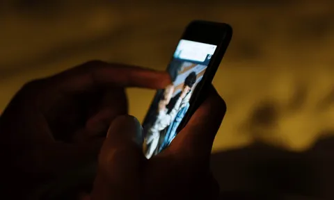 Dùng AI làm "vũ khí", nam sinh 16 tuổi "chế" ảnh nhạy cảm của bạn bè, tung lên MXH bán kiếm lời