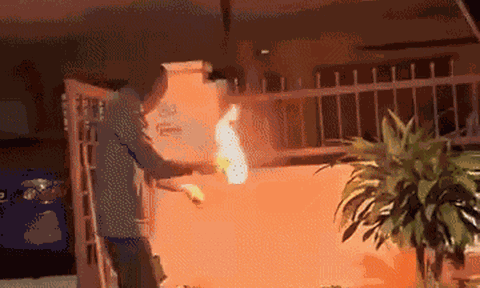 Clip: Sốc nặng với cảnh "giang hồ" đòi nợ, ném bom xăng vào nhà dân, đe dọa tấn công mỗi ngày