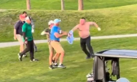 Clip: Sân golf hóa võ đài, người đàn ông bị đấm gục ngay tại chỗ