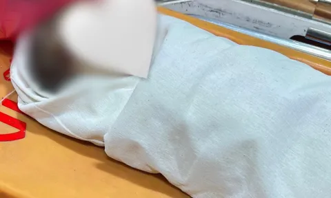 Mẹ trẻ sinh con bên đường rồi bỏ rơi em bé để tiếp tục đi chơi: Vụ việc gây chấn động tại lễ hội té nước