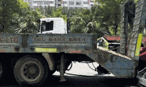 Clip: "Xe chồng xe" sau tai nạn liên hoàn trên cao tốc, 2 người nhập viện