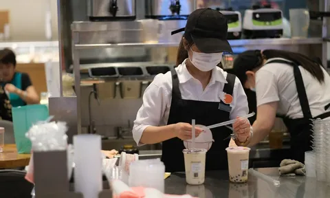 Tranh cãi với cách chủ quán "dằn mặt" nhân viên nghỉ việc không báo trước