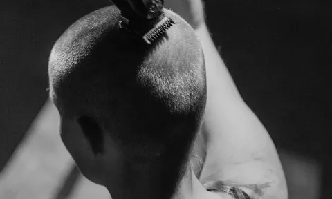 “Vào đây, ai cũng phải cạo trọc!”: Nữ ứng viên rút lui trong hoảng loạn trước yêu cầu kỳ quái của công ty