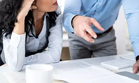 Mách sếp chuyện đồng nghiệp "đốt" tiền công ty cho việc riêng, “chim lợn” bỗng trở thành tâm điểm chỉ trích