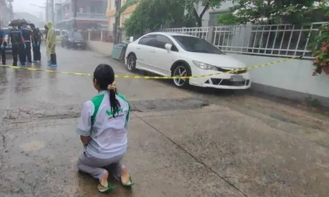 Phát hiện thi thể cụ ông bên khẩu súng trong căn nhà khóa kín, con gái gục khóc trước cửa đầy thương tâm