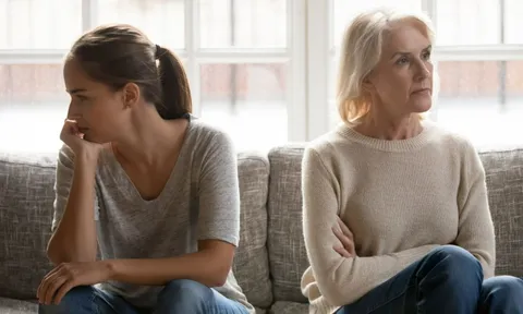 Bị "đá" khỏi nhà, con gái liền kiện mẹ già 91 tuổi ra tòa