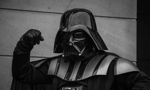 Bị gọi là "Chúa tể bóng tối" trên văn phòng, nữ nhân viên kiện công ty và thắng gần 1 tỷ đồng