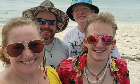 Mỹ: Đau lòng cảnh người cha tâm thần sát hại vợ và hai con trai, tự tử ngay trước lễ tốt nghiệp của con