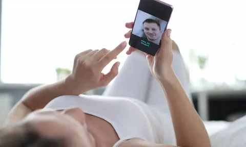 Gen Z thà ế còn hơn bị chê “lố”: Nỗi sợ mới trong tình yêu thời công nghệ