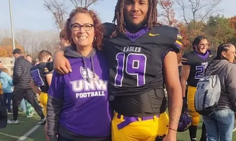 Về thăm nhà nhân dịp Ngày của Mẹ, ngôi sao bóng bầu dục đại học bị bắn chết thương tâm