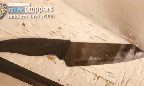 Người đàn ông 25 tuổi cầm dao lao vào tấn công cảnh sát, bị bắn chết ngay sau đó