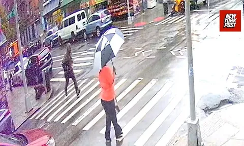 Clip: Bị kẻ lạ mặt rút súng bắn giữa ban ngày, người phụ nữ may mắn thoát chết trong gang tấc