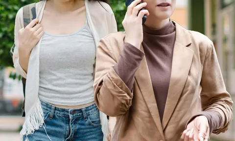 “Không giữ khoảng cách an toàn khi đi bộ phía sau”, cô gái phải... bồi thường gần 240 triệu đồng