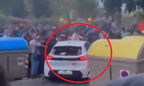Clip: Xe điên lao vào đám đông trước trận Barcelona – Espanyol, máu đổ ngay trước giờ bóng lăn