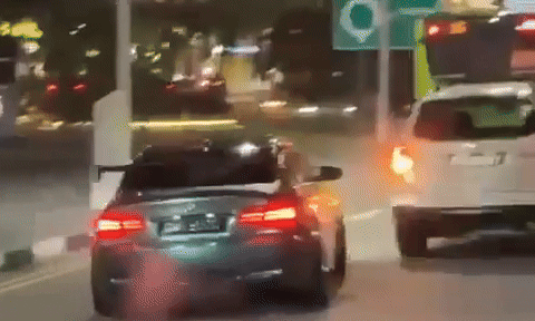 Clip: "Loi choi" vượt ẩu, BMW móp đầu sau pha va chạm cực mạnh với xe buýt