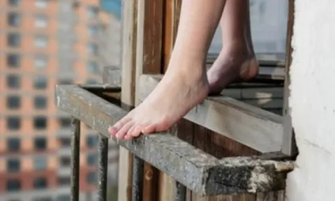 Sống sót thần kỳ sau cú ngã từ tầng 12, người phụ nữ chia sẻ bài học xương máu