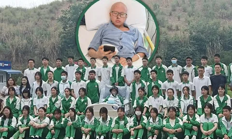 Cậu bé 15 tuổi qua đời sau khi chụp ảnh tốt nghiệp với bạn cùng lớp: Câu chuyện khiến ai cũng nghẹn lòng