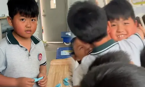 "Đây chính là ý nghĩa của giáo dục": Cô giáo khéo léo giúp học sinh nhút nhát tự tin hơn, nhận cơn mưa lời khen từ MXH