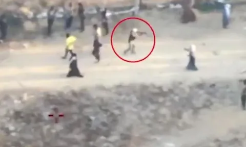 Clip: Israel công bố cảnh Hamas nổ súng vào dân thường tại điểm phát hàng viện trợ Gaza