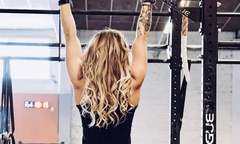 Người phụ nữ gây sốc khi thực hiện hơn 7.000 lần hít xà trong 24 giờ, phá sâu kỷ lục Guinness hiện tại