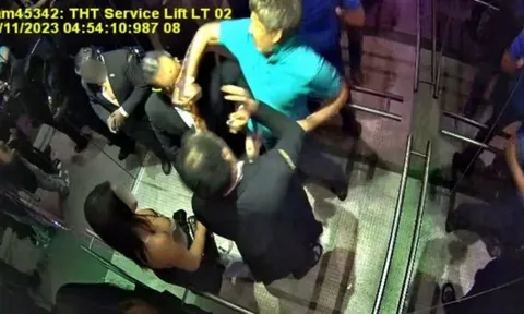 Say rượu, người đàn ông hung hãn tấn công bảo vệ trong thang máy