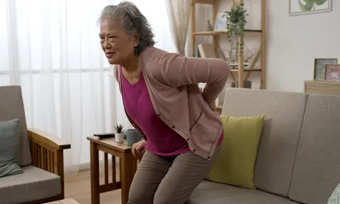 Cơ thể phát ra tiếng "lạch cạch" mỗi khi cử động dù còn rất trẻ: Đừng coi thường những dấu hiệu này