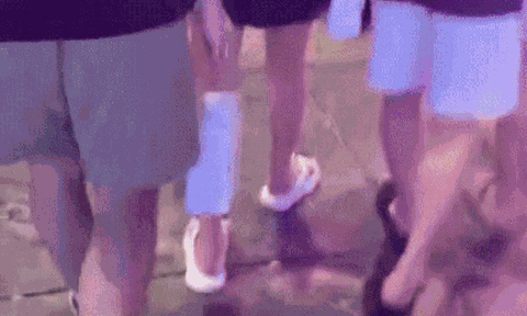 Clip: Nam sinh bị bắt quả tang quay lén dưới váy phụ nữ, phát hiện 500GB video nhạy cảm trong điện thoại