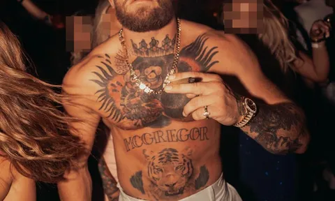 Clip: Cựu sao UFC Conor McGregor tung hai cú đấm hạ gục người đàn ông ngay giữa hộp đêm