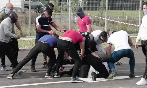 Nam sinh bị đánh hội đồng vì “tội” giữ ảnh người yêu cũ