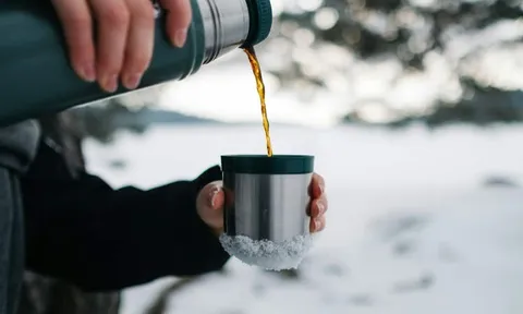 Bình nước gỉ sét và cà phê buổi sáng: "Sát thủ" âm thầm trong thói quen thường nhật